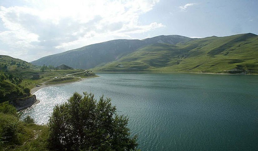 Любителям спокойного семейного отдыха следует посетить озеро Джалкинское