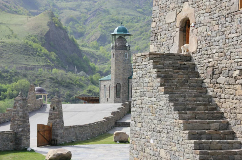 Любуемся красотами величественных гор и памятников Чечни. Замок Пхакоч