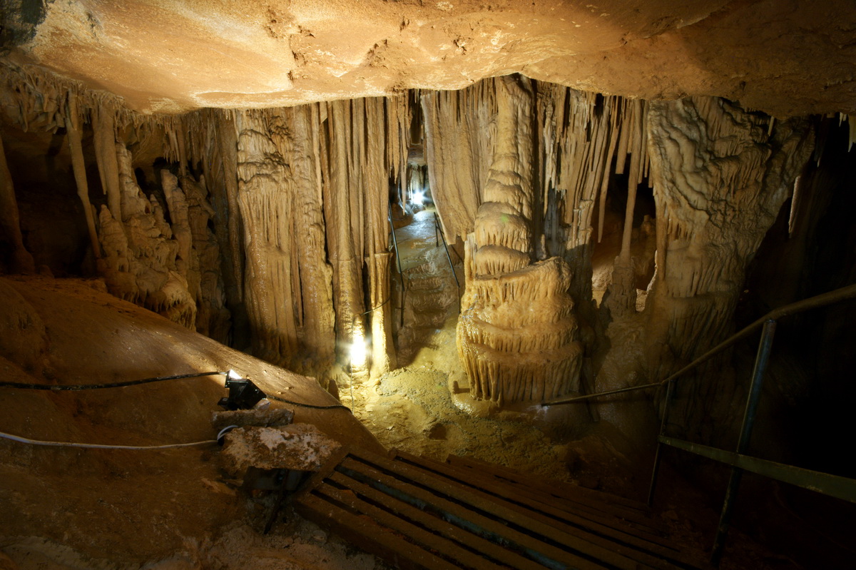Пещера Геофизическая