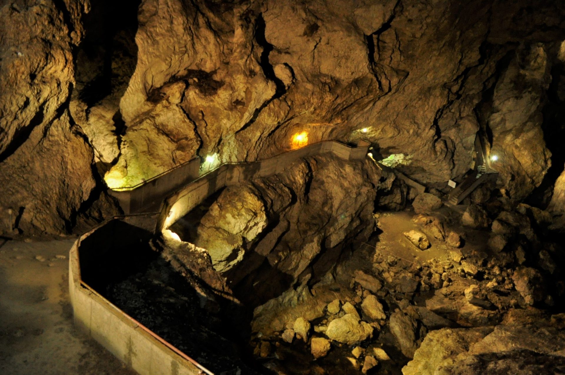 Пещера Горло Барлога