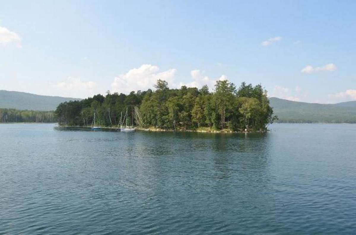 Остров на челябинских озерах